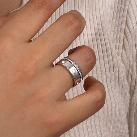 Silver Ring with Crystal Accents - Picture 3 of 4